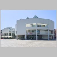 Richard Meier, Stadthaus Ulm, photo by Kent Wang on Wikipedia,2.jpg